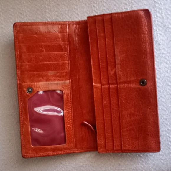 Isabella Fiore Love Wallet 🧡 - Picture 2 of 8